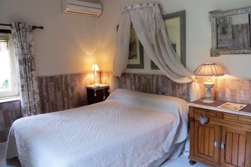 Aux Trois Fontaines Bed & Breakfast Eynesse Exterior photo