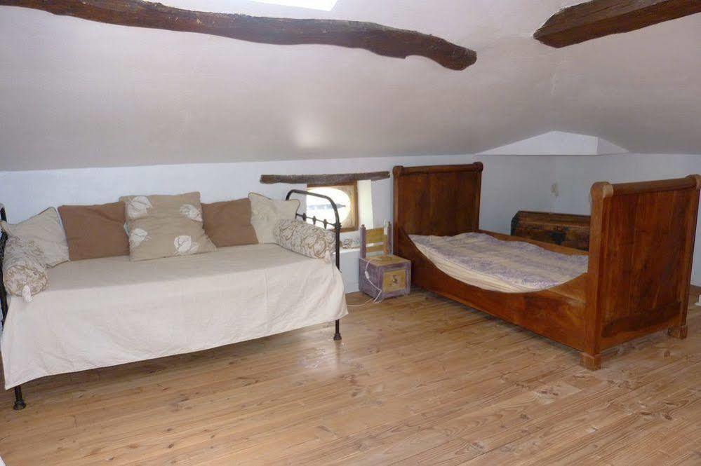 Aux Trois Fontaines Bed & Breakfast Eynesse Exterior photo